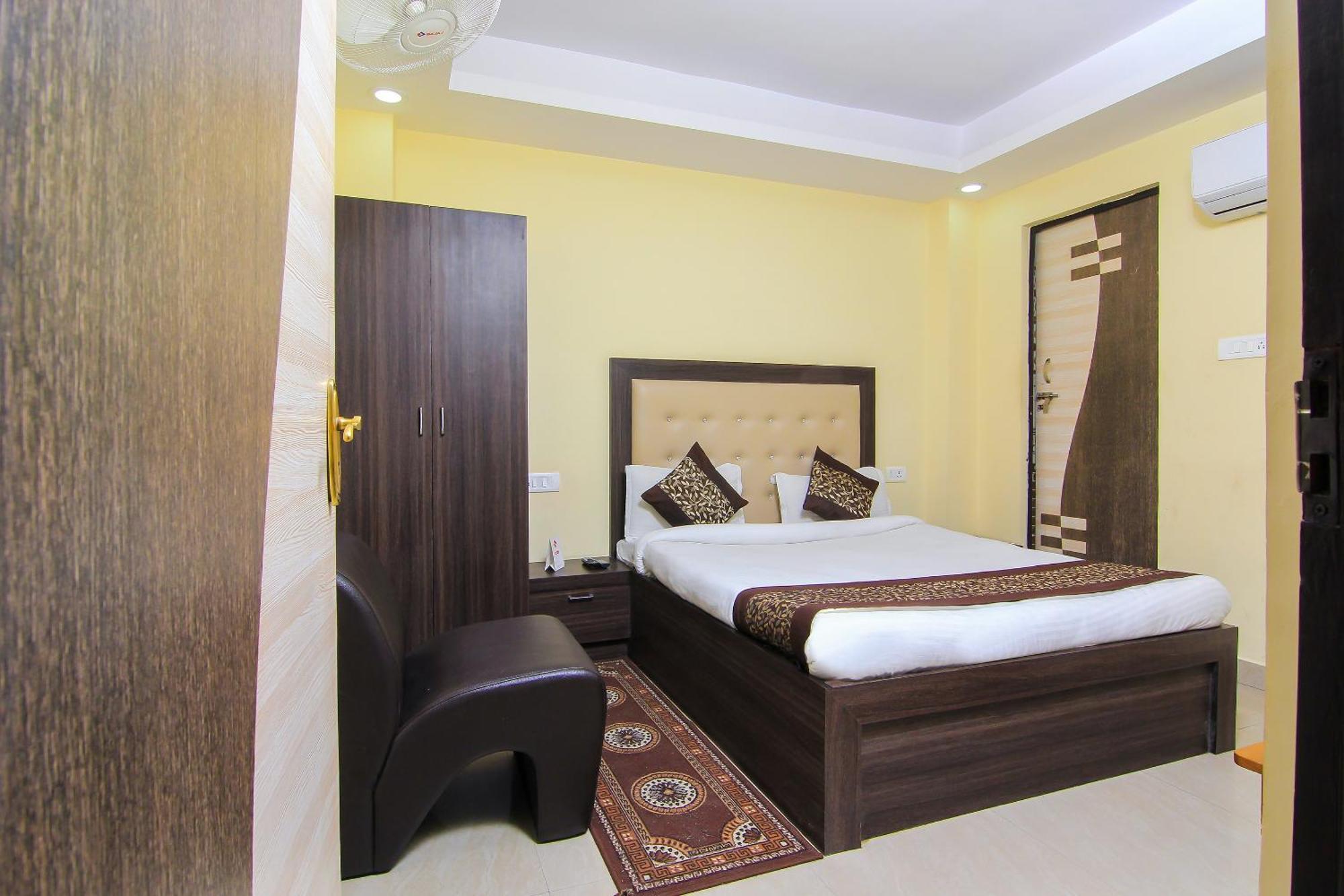 OYO Flagship 6793 Hotel CZ Lakhnaú Exteriér fotografie
