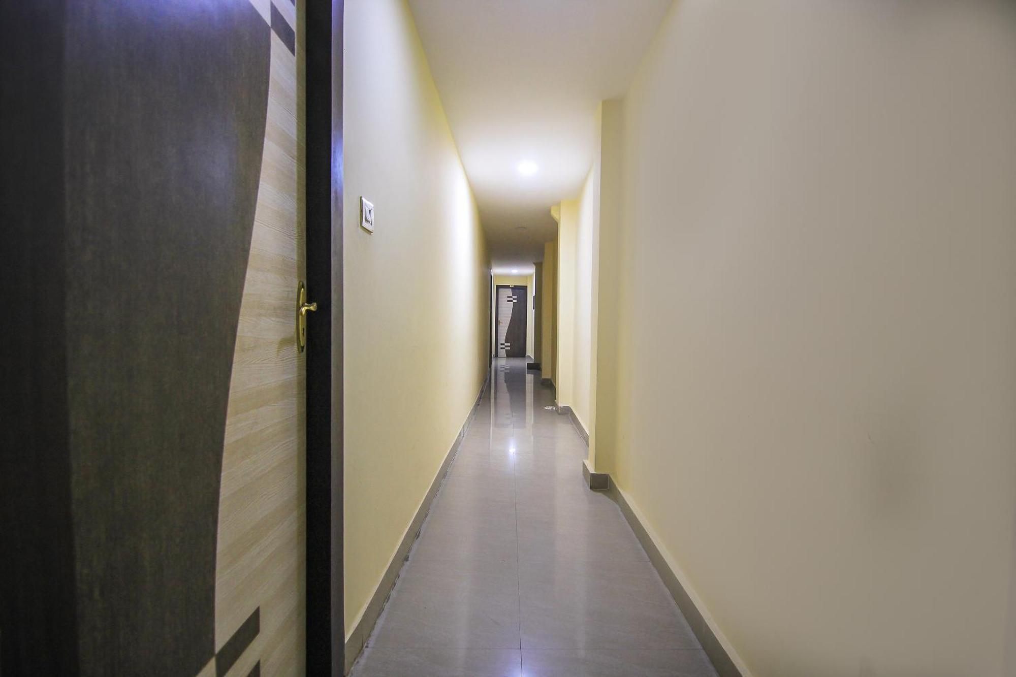 OYO Flagship 6793 Hotel CZ Lakhnaú Exteriér fotografie